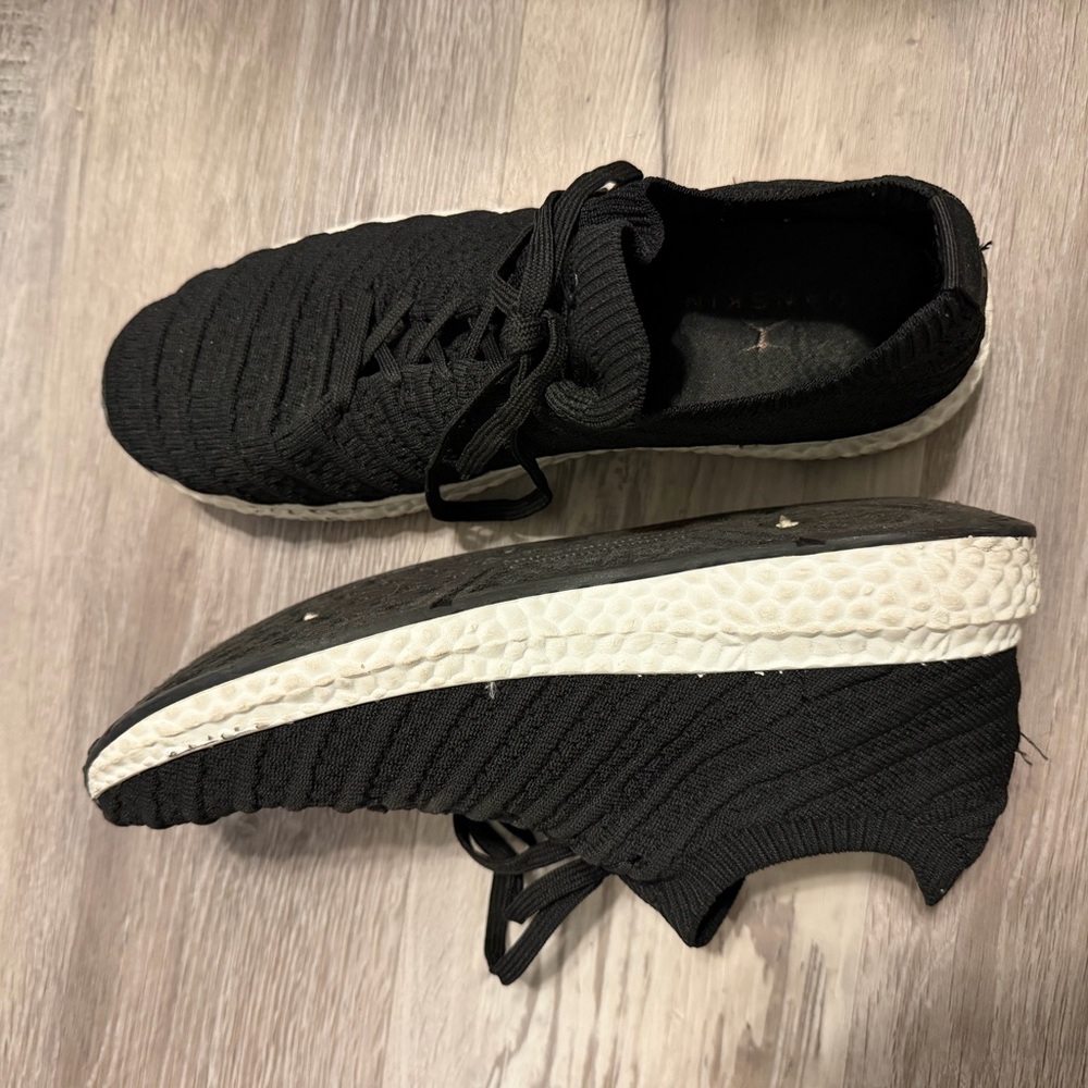 danskin black tennis shoes